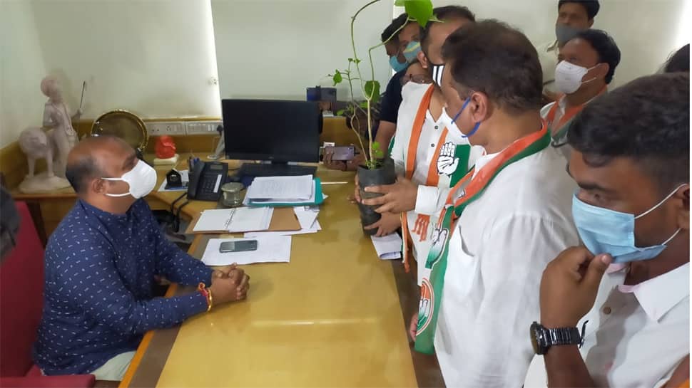Vodadara: આખરે મેયર ઝૂક્યા, 46 પ્લોટ પરત લેવાનો કર્યો નિર્ણય Vodadara: આખરે મેયર ઝૂક્યા, 46 પ્લોટ પરત લેવાનો કર્યો નિર્ણય