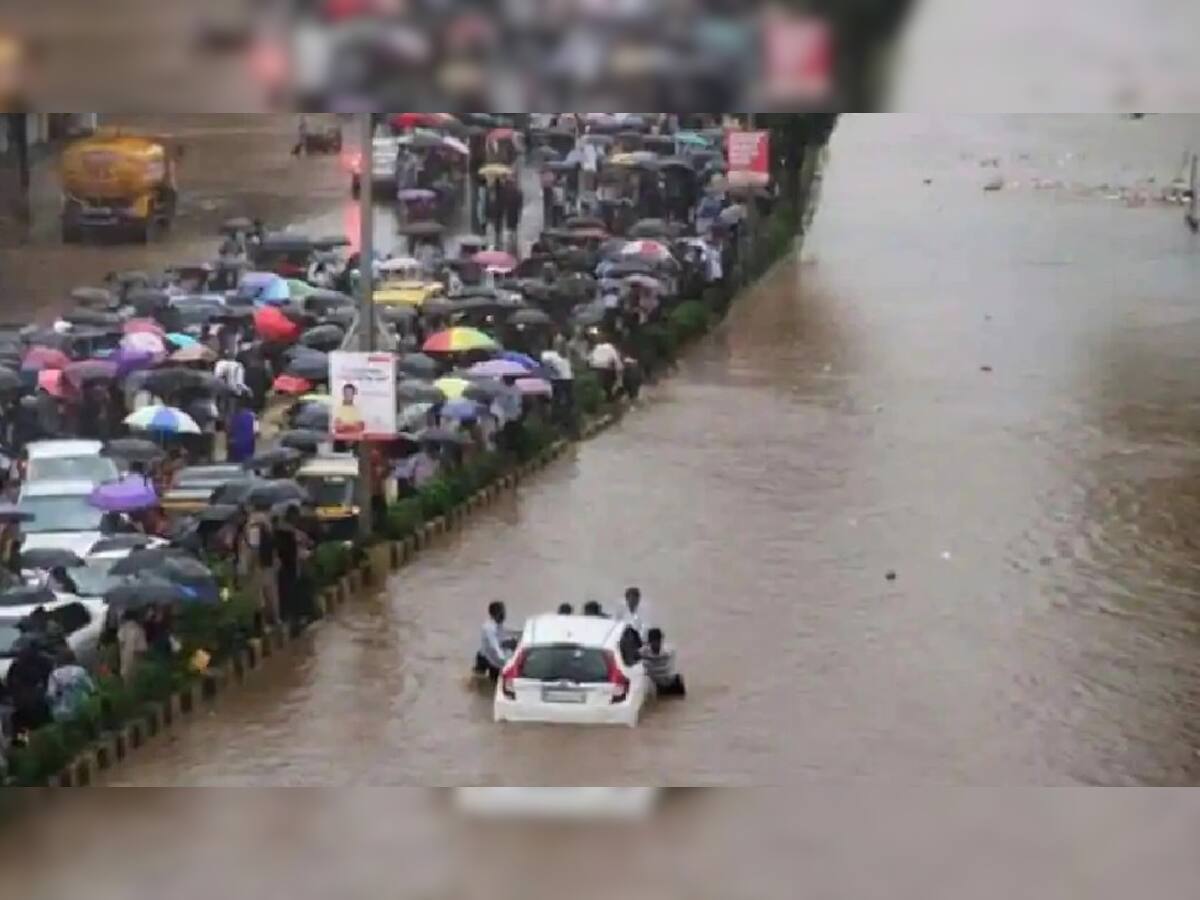 Maharashtra માં ભારે વરસાદથી તબાહી, અનેક ગામો ડૂબ્યા, હજારો પ્રવાસી ફસાયા, PM મોદીએ CM સાથે કરી વાત