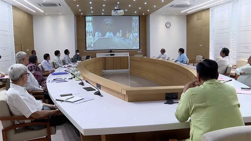 GANDHINAGAR: રાજ્યની નગરપાલિકાઓને તેની કાર્યક્ષમતાને આધારે રેન્કીંગ, ઇનામ આપશે GANDHINAGAR: રાજ્યની નગરપાલિકાઓને તેની કાર્યક્ષમતાને આધારે રેન્કીંગ, ઇનામ આપશે