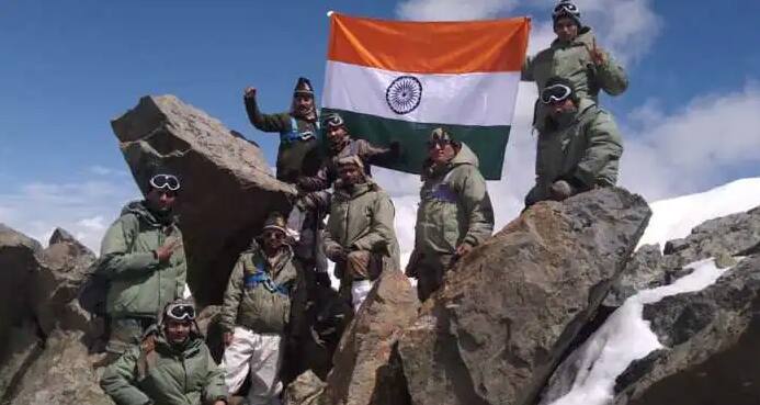 Kargil Vijay Diwas 2021: PM મોદી સહિત દિગ્ગજોએ શહીદોને કર્યા નમન, ભારતીય સેનાએ કરી આ ભાવુક ટ્વીટ Kargil Vijay Diwas 2021: PM મોદી સહિત દિગ્ગજોએ શહીદોને કર્યા નમન, ભારતીય સેનાએ કરી આ ભાવુક ટ્વીટ