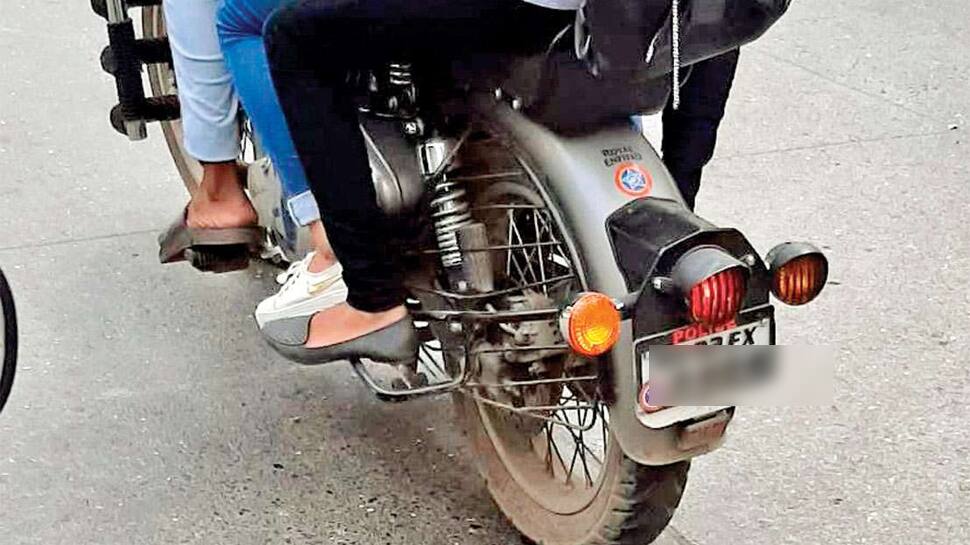 Police સામે પોલીસની કાર્યવાહી, પોલીસ કર્મચારીઓ જો હવે ટ્રાફિક નિયમનનો ભંગ કરશે તો ખેર નથી Police સામે પોલીસની કાર્યવાહી, પોલીસ કર્મચારીઓ જો હવે ટ્રાફિક નિયમનનો ભંગ કરશે તો ખેર નથી