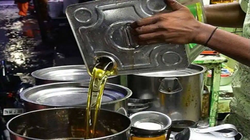 તહેવારો પહેલા આવ્યા માઠા સમાચાર, કપાસિયા-સિંગતેલના ભાવમાં ફરી વધારો થયો તહેવારો પહેલા આવ્યા માઠા સમાચાર, કપાસિયા-સિંગતેલના ભાવમાં ફરી વધારો થયો