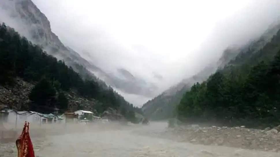 Heavy rain in India: વરસાદે પહાડી વિસ્તારોમાં મચાવ્યો હાહાકાર, દિલ્હીમાં પણ 17 વર્ષનો રેકોર્ડ તૂટ્યો Heavy rain in India: વરસાદે પહાડી વિસ્તારોમાં મચાવ્યો હાહાકાર, દિલ્હીમાં પણ 17 વર્ષનો રેકોર્ડ તૂટ્યો