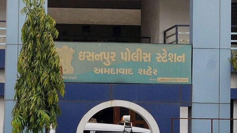 AHMEDABAD માં કાયદો અને વ્યવસ્થા ક્યા? ફરી એકવાર હત્યાના બનાવથી ચકચાર AHMEDABAD માં કાયદો અને વ્યવસ્થા ક્યા? ફરી એકવાર હત્યાના બનાવથી ચકચાર