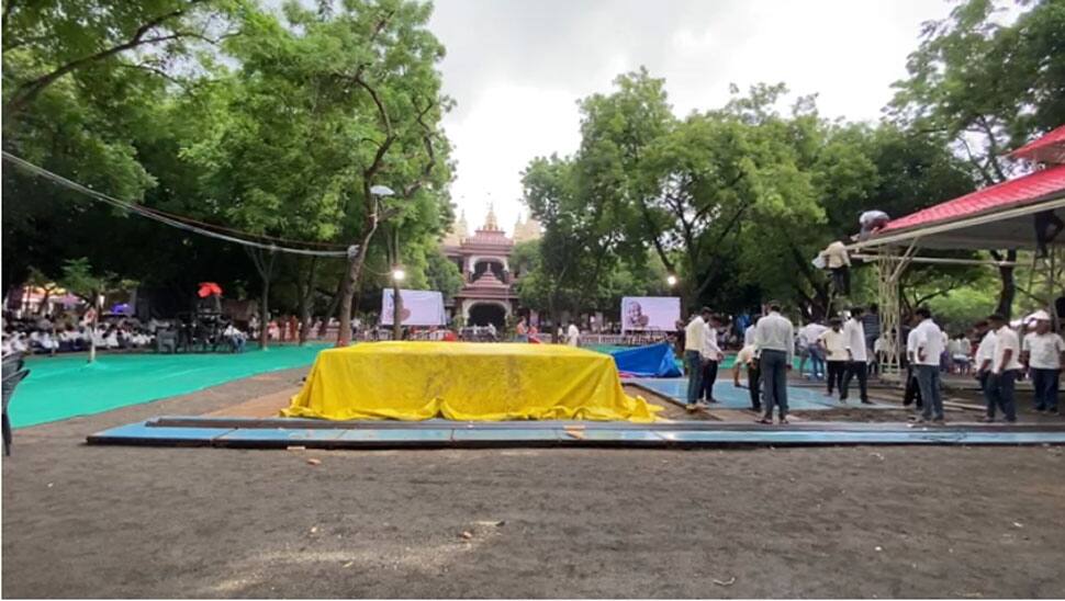 હરીપ્રસાદ સ્વામીની આજે અંતિમ સંસ્કાર વિધિ : 5 પંડિતો કરાવશે શાસ્ત્રોક્ત વિધિ હરીપ્રસાદ સ્વામીની આજે અંતિમ સંસ્કાર વિધિ : 5 પંડિતો કરાવશે શાસ્ત્રોક્ત વિધિ