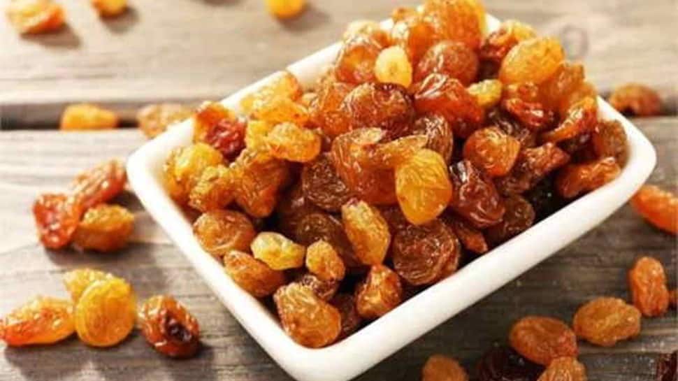 Benefits Of Munaka: સૂકી દ્વાક્ષ ખાવાના છે અદભુત ફાયદા...આ સમયે કરો સેવન Benefits Of Munaka: સૂકી દ્વાક્ષ ખાવાના છે અદભુત ફાયદા...આ સમયે કરો સેવન