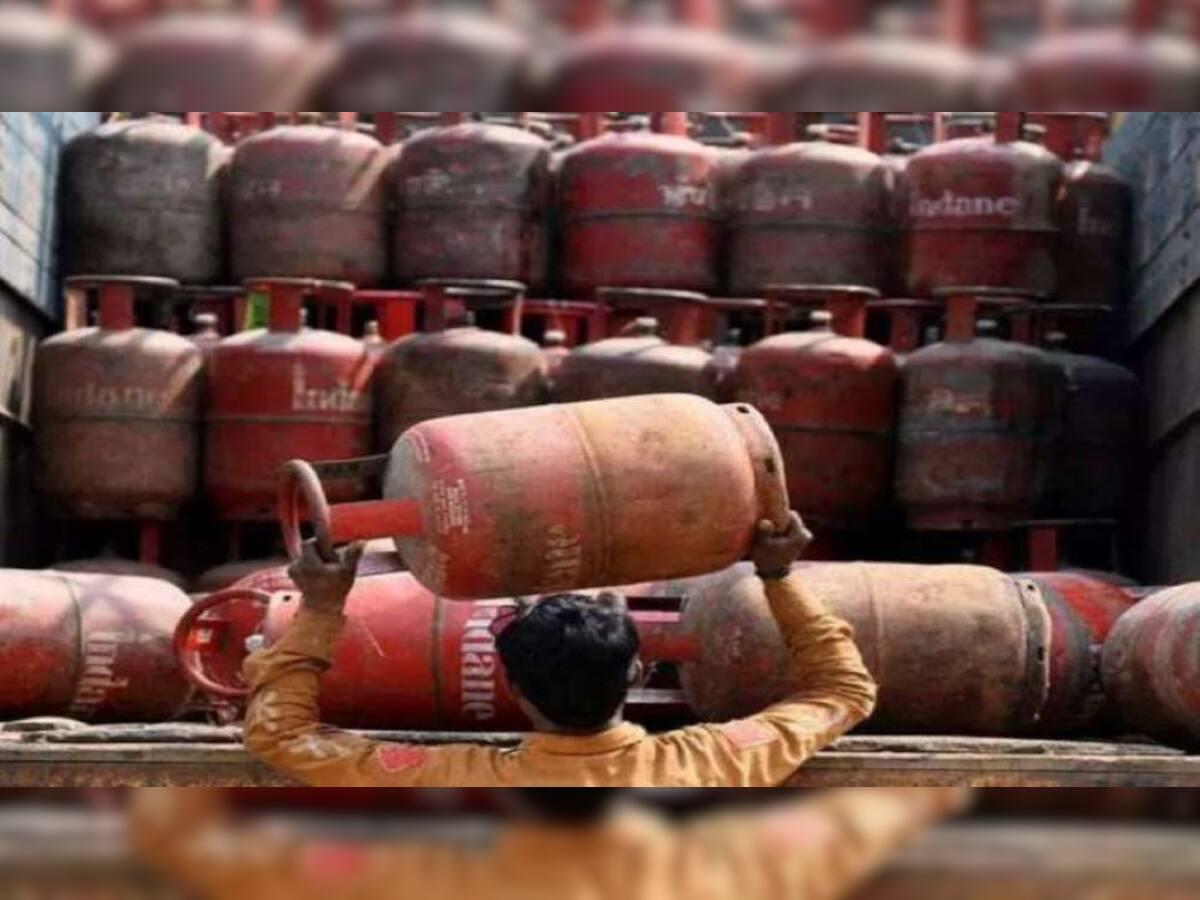 LPG Gas Cylinder Price: મોંઘવારીનો એક વધુ ઝટકો! 73.5 રૂપિયા મોંઘી થઇ રસોઇ ગેસ સિલિન્ડર, અહીં ચેક કરો નવા ભાવ