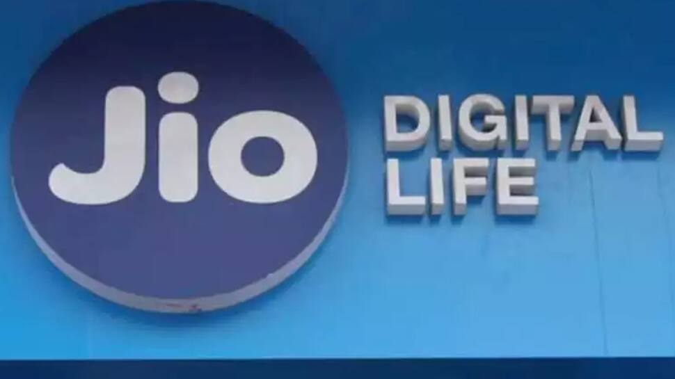 Reliance Jio રિચાર્જ પ્લાન પર આપી રહ્યું છે Buy One Get One Free, જાણો શું છે સ્કીમ Reliance Jio રિચાર્જ પ્લાન પર આપી રહ્યું છે Buy One Get One Free, જાણો શું છે સ્કીમ