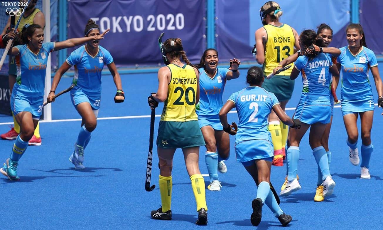 Tokyo Olympics: મહિલા હોકી ટીમે ઈતિહાસ રચ્યો, ઓસ્ટ્રેલિયાને હરાવી પ્રથમવાર ઓલિમ્પિકના સેમિફાઇનલમાં કર્યો પ્રવેશ Tokyo Olympics: મહિલા હોકી ટીમે ઈતિહાસ રચ્યો, ઓસ્ટ્રેલિયાને હરાવી પ્રથમવાર ઓલિમ્પિકના સેમિફાઇનલમાં કર્યો પ્રવેશ