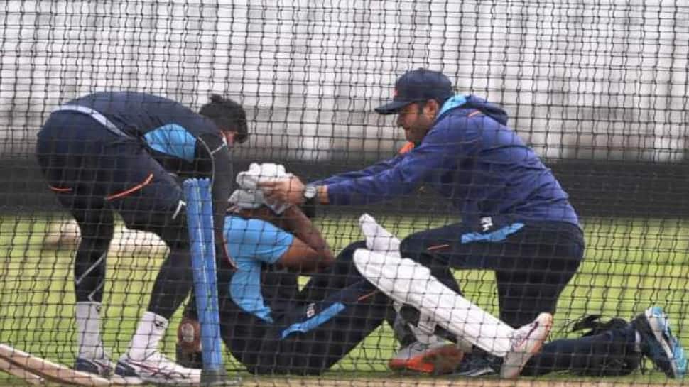 IND VS ENG: ટીમ ઈન્ડિયાને મોટો ઝટકો, સિરાજના બાઉન્સરથી આ સ્ટાર ખેલાડી થયો ઈજાગ્રસ્ત, ટેસ્ટમાંથી બહાર IND VS ENG: ટીમ ઈન્ડિયાને મોટો ઝટકો, સિરાજના બાઉન્સરથી આ સ્ટાર ખેલાડી થયો ઈજાગ્રસ્ત, ટેસ્ટમાંથી બહાર