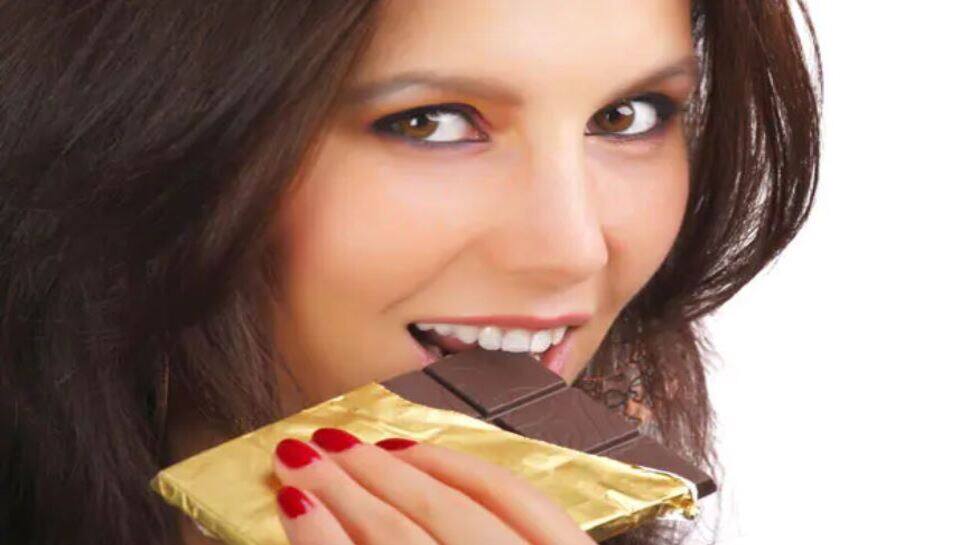 Chocolate નો શોખ છે અને સતાવી રહ્યો છે વજન વધવાનો ડર? તો હવે બિન્દાસ ખાવ ચોકલેટ, પ્રયોગમાં આવ્યું સારું પરિણામ Chocolate નો શોખ છે અને સતાવી રહ્યો છે વજન વધવાનો ડર? તો હવે બિન્દાસ ખાવ ચોકલેટ, પ્રયોગમાં આવ્યું સારું પરિણામ
