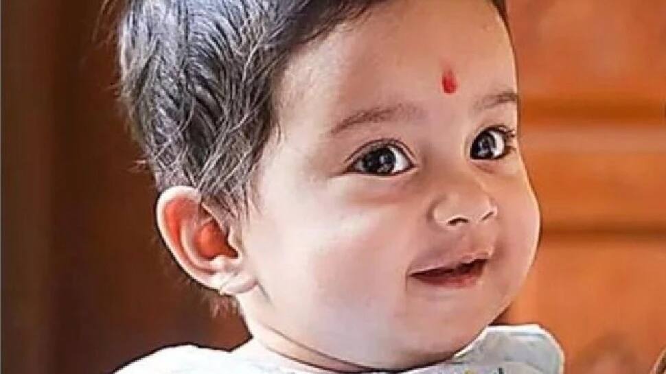 Pune: 16 કરોડનું ઈન્જેક્શન પણ કામ ન આવ્યું, આખરે માસૂમ વેદિકાએ દુનિયાને કરી અલવિદા Pune: 16 કરોડનું ઈન્જેક્શન પણ કામ ન આવ્યું, આખરે માસૂમ વેદિકાએ દુનિયાને કરી અલવિદા