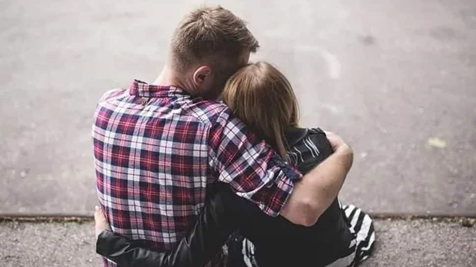 મુંબઇની આ જગ્યા કપલ માટે બની KISSING ZONE, તેને અટકાવવા લોકોએ કર્યું આ કામ મુંબઇની આ જગ્યા કપલ માટે બની KISSING ZONE, તેને અટકાવવા લોકોએ કર્યું આ કામ