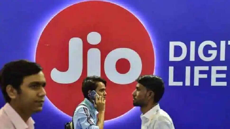 Jio: એક વર્ષ સુધી દરરોજ 3જીબી ડેટાની મજા, જીયોના આ પ્લાનમાં ગ્રાહકોને મળશે ખાસ ફાયદો Jio: એક વર્ષ સુધી દરરોજ 3જીબી ડેટાની મજા, જીયોના આ પ્લાનમાં ગ્રાહકોને મળશે ખાસ ફાયદો