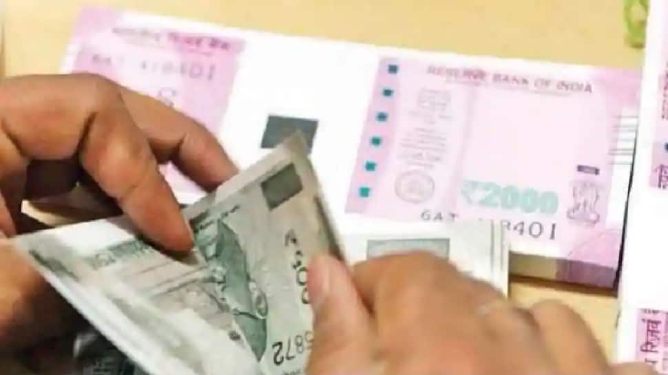 Mutual Fund: અહીં 5000 રૂપિયા લગાવી કરી શકો છો મોટી કમાણી, 10 ઓગસ્ટ સુધી છે તક Mutual Fund: અહીં 5000 રૂપિયા લગાવી કરી શકો છો મોટી કમાણી, 10 ઓગસ્ટ સુધી છે તક