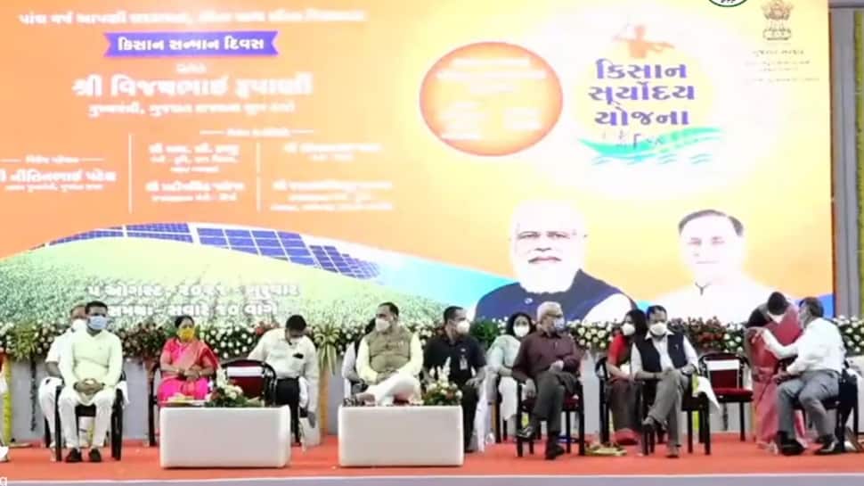 ગુજરાતમાં આજે 'કિસાન સન્માન દિવસ'ની ઉજવણી, 1.10 લાખ ખેડૂતોને અપાશે કિસાન સર્વોદય યોજનાનો લાભ ગુજરાતમાં આજે 'કિસાન સન્માન દિવસ'ની ઉજવણી, 1.10 લાખ ખેડૂતોને અપાશે કિસાન સર્વોદય યોજનાનો લાભ