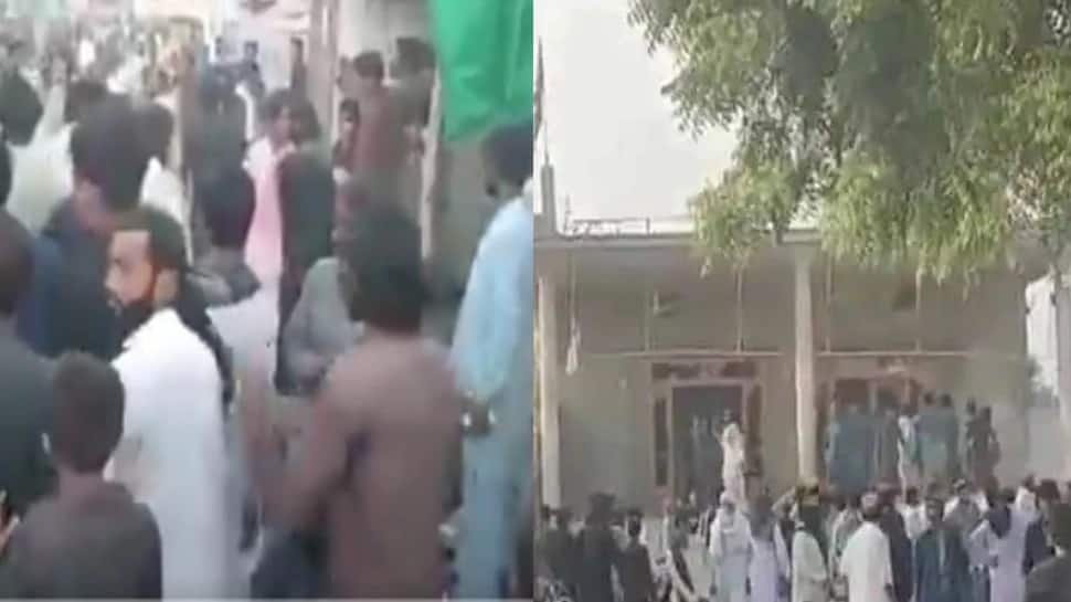 Video: પાકિસ્તાનમાં મંદિરમાં તોડફોડ મામલે ભારત આકરા પાણીએ, લીધુ આ પગલું, 24 કલાક બાદ ઈમરાન ખાને 'મૌન તોડ્યું' Video: પાકિસ્તાનમાં મંદિરમાં તોડફોડ મામલે ભારત આકરા પાણીએ, લીધુ આ પગલું, 24 કલાક બાદ ઈમરાન ખાને 'મૌન તોડ્યું'