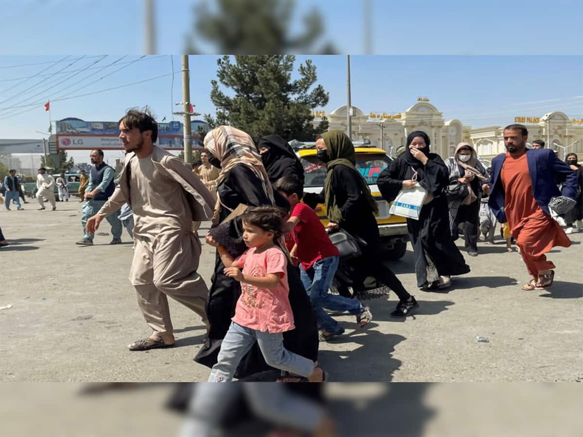 Afghanistan: તાલિબાનના ડર વચ્ચે કાબુલ એરપોર્ટ પર નાસભાગ, 7 લોકોના મોત