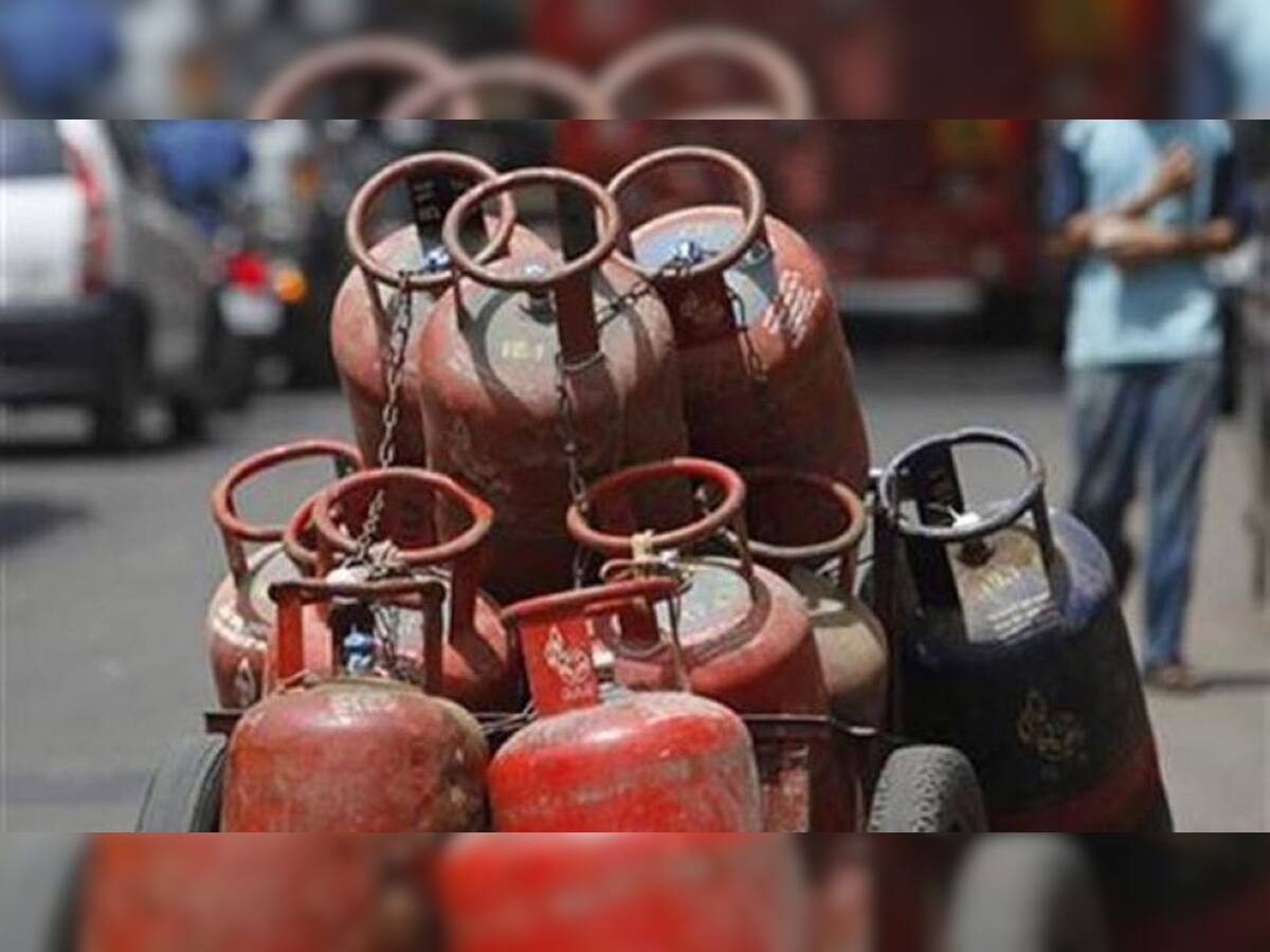 LPG સિલિન્ડરના બુકિંગ પર બમ્પર ઓફર! મળી રહ્યો છે 2700 રૂપિયાનો ફાયદો અને અન્ય લાભ, જલદી કરો