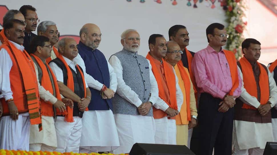 મોડી રાત્રે મોટા BREAKING: DY.CM નીતિન પટેલ સહિત સમગ્ર મંત્રીમંડળનું રાજીનામું મોડી રાત્રે મોટા BREAKING: DY.CM નીતિન પટેલ સહિત સમગ્ર મંત્રીમંડળનું રાજીનામું