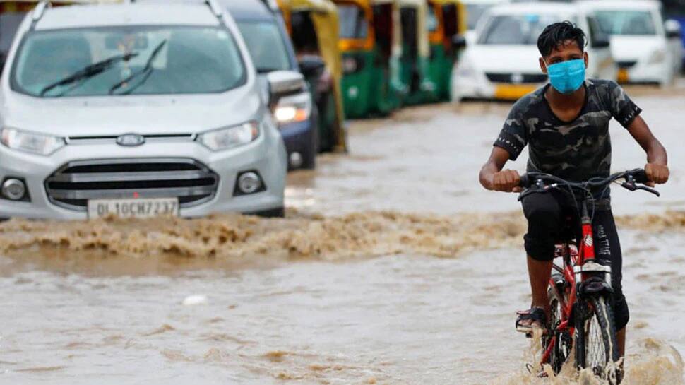 IMD એ જાહેર કર્યું વરસાદનું રેડ એલર્ટ, આગામી 2 દિવસ તમામ સ્કૂલ-કોલેજોને બંધ રાખવાનો આદેશ IMD એ જાહેર કર્યું વરસાદનું રેડ એલર્ટ, આગામી 2 દિવસ તમામ સ્કૂલ-કોલેજોને બંધ રાખવાનો આદેશ