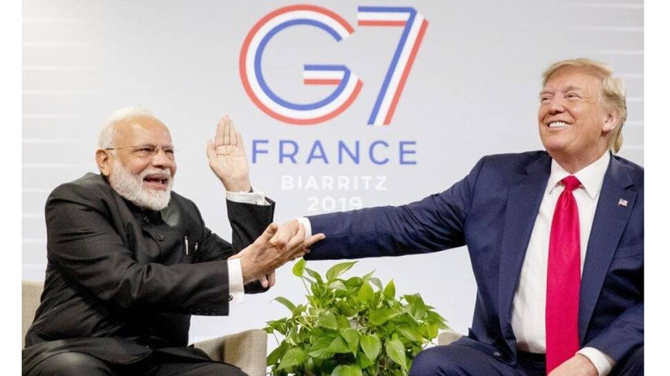 Confidence, મિત્રો સાથે ઉષ્માસભર મુલાકાત, PM મોદીની Body Language પરથી શીખવા જેવી 9 વાત Confidence, મિત્રો સાથે ઉષ્માસભર મુલાકાત, PM મોદીની Body Language પરથી શીખવા જેવી 9 વાત
