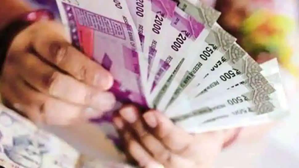 Small Business Idea: કોરોનાએ બંધ કર્યો રોજગાર તો શરૂ કરો પોતાનો બિઝનેસ, કરો મહિને આટલી કમાણી Small Business Idea: કોરોનાએ બંધ કર્યો રોજગાર તો શરૂ કરો પોતાનો બિઝનેસ, કરો મહિને આટલી કમાણી