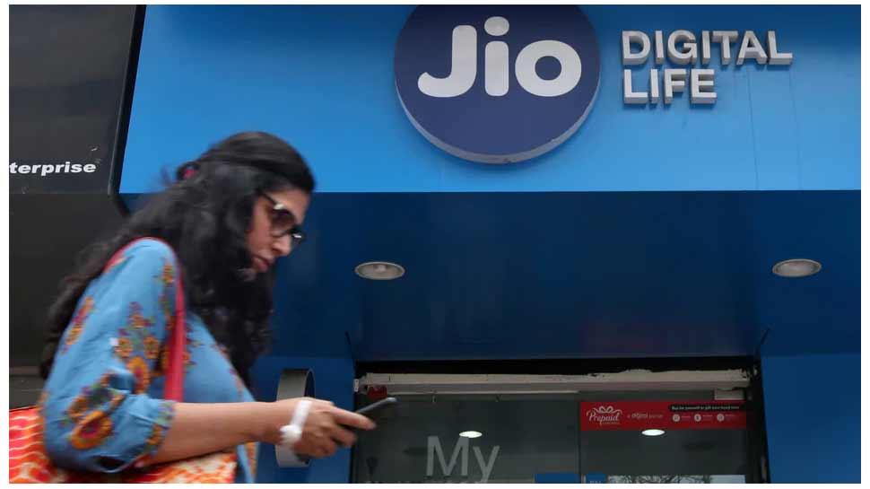 Jio નો ધાંસૂ પ્લાન, વધુ ડેટા સાથે મળશે Netflix-Amazon નું ફ્રી સબ્સક્રિપ્શન Jio નો ધાંસૂ પ્લાન, વધુ ડેટા સાથે મળશે Netflix-Amazon નું ફ્રી સબ્સક્રિપ્શન