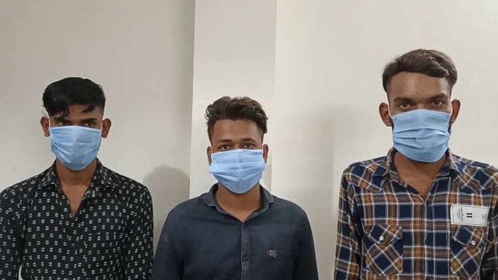 SURAT બાઇકને કટ મારવા જેવા સામાન્ય મુદ્દે યુવકનું ચપ્પુના ઘા મારીને જાહેરમાં રહેંસી નંખાયો SURAT બાઇકને કટ મારવા જેવા સામાન્ય મુદ્દે યુવકનું ચપ્પુના ઘા મારીને જાહેરમાં રહેંસી નંખાયો