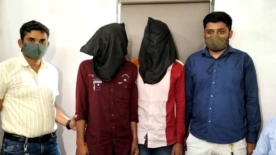 SURAT: લાખો રૂપિયાના ઘરેણાં વેચવા ફરી રહેલા રીઢા રાજસ્થાની ગુનેગારો ઝડપાયા SURAT: લાખો રૂપિયાના ઘરેણાં વેચવા ફરી રહેલા રીઢા રાજસ્થાની ગુનેગારો ઝડપાયા