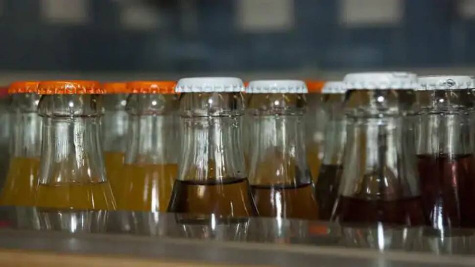 Cold Drink ની એક બોટલ 36 લાખ રૂપિયામાં પડી, ડિસ્કાઉન્ટના ચક્કરમાં આ રીતે ફસાયો વ્યક્તિ Cold Drink ની એક બોટલ 36 લાખ રૂપિયામાં પડી, ડિસ્કાઉન્ટના ચક્કરમાં આ રીતે ફસાયો વ્યક્તિ