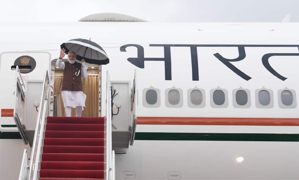 PM Modi's US Visit: લાંબી મુસાફરીમાં આ રીતે ફ્લાઈટમાં સમય પસાર કરે છે પીએમ મોદી, જુઓ PHOTO PM Modi's US Visit: લાંબી મુસાફરીમાં આ રીતે ફ્લાઈટમાં સમય પસાર કરે છે પીએમ મોદી, જુઓ PHOTO