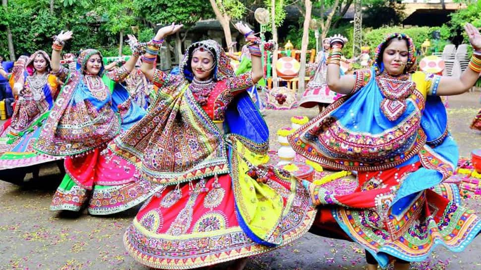 ગુજરાતીઓ માટે હરખના સમાચાર, ગરબાને સરકારે શરતી મંજૂરી આપી, જાણો શું રહેશે નિયમ ગુજરાતીઓ માટે હરખના સમાચાર, ગરબાને સરકારે શરતી મંજૂરી આપી, જાણો શું રહેશે નિયમ