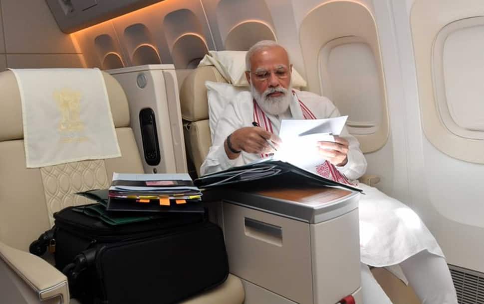 PM મોદીનું અદભૂત મેનેજમેન્ટ: અમેરિકામાં 65 કલાકમાં 20 મીટિંગ, ફ્લાઈટમાં પણ કરી 4 લાંબી બેઠક PM મોદીનું અદભૂત મેનેજમેન્ટ: અમેરિકામાં 65 કલાકમાં 20 મીટિંગ, ફ્લાઈટમાં પણ કરી 4 લાંબી બેઠક