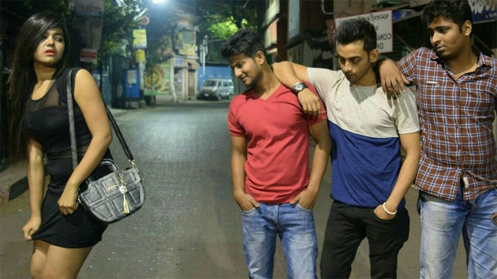 નશામાં મિત્રની જ હત્યા કરી નાખી, બહેન સામે ગંદા ચેનચાળા કરનારને મઝહરે એવો પાઠ ભણાવ્યો કે... નશામાં મિત્રની જ હત્યા કરી નાખી, બહેન સામે ગંદા ચેનચાળા કરનારને મઝહરે એવો પાઠ ભણાવ્યો કે...