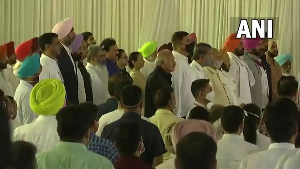 Punjab: ચરણજીત સિંહ ચન્નીના મંત્રીમંડળનો વિસ્તાર, આ નેતાઓએ લીધા મંત્રી પદના શપથ Punjab: ચરણજીત સિંહ ચન્નીના મંત્રીમંડળનો વિસ્તાર, આ નેતાઓએ લીધા મંત્રી પદના શપથ