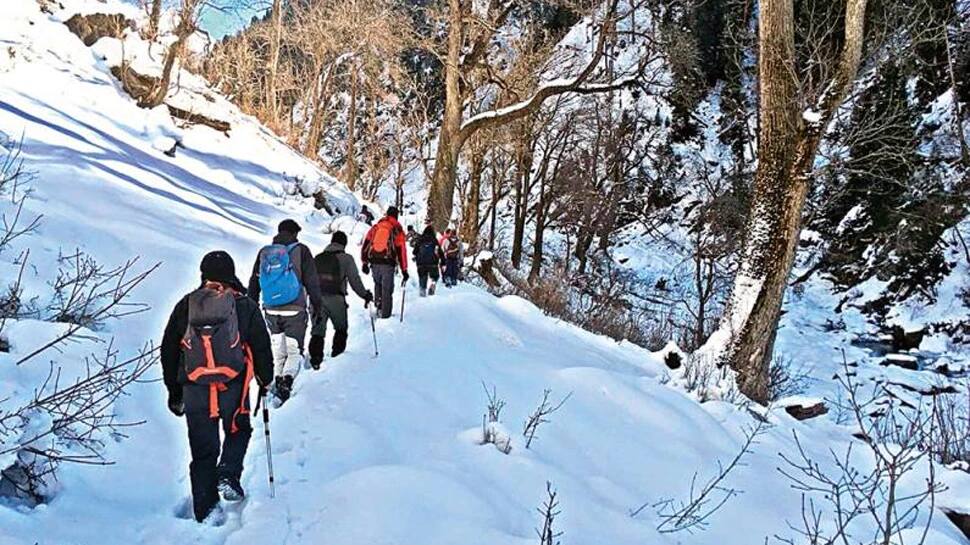 Himachal Pradesh: ખંમીગર ગ્લેશિયરમાં ફસાયા 12 ટ્રેકર્સ, 2ના મોત, હેલિકોપ્ટર પણ પહોંચવામાં અસફળ Himachal Pradesh: ખંમીગર ગ્લેશિયરમાં ફસાયા 12 ટ્રેકર્સ, 2ના મોત, હેલિકોપ્ટર પણ પહોંચવામાં અસફળ