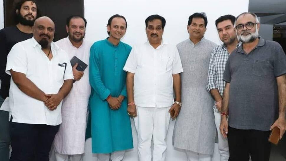 Ahmedabad: પાર્ટી પ્લોટમાં ગરબાના આયોજનની માંગી મંજૂરી, અરવિંદ વેગડા સહિતના કલાકારોએ કરી રજૂઆત Ahmedabad: પાર્ટી પ્લોટમાં ગરબાના આયોજનની માંગી મંજૂરી, અરવિંદ વેગડા સહિતના કલાકારોએ કરી રજૂઆત