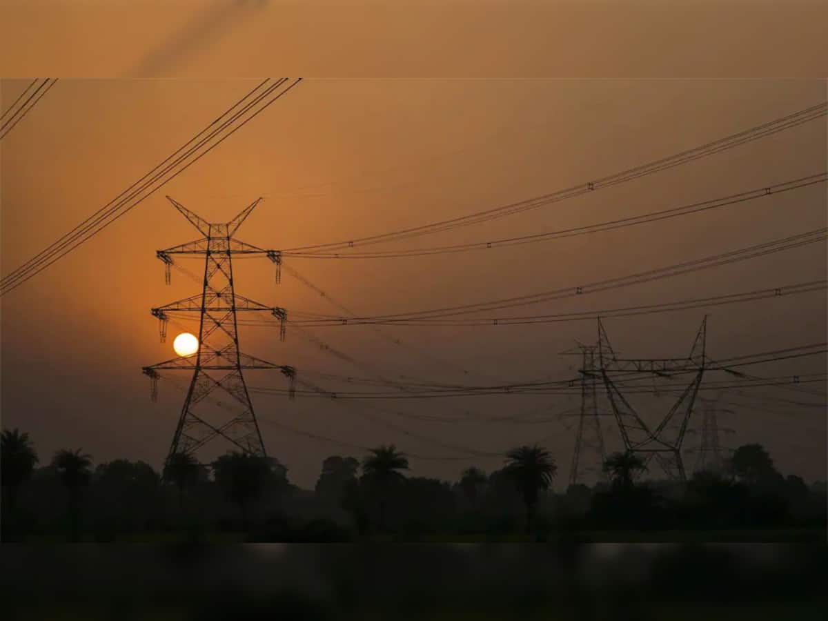 Power Crisis: જલદી દેશમાં અંધારપટ છવાઈ જશે? કેન્દ્રએ કહ્યું- વીજળી સંકટ પર બળજબરીથી ફેલાવાઈ રહી છે દહેશત
