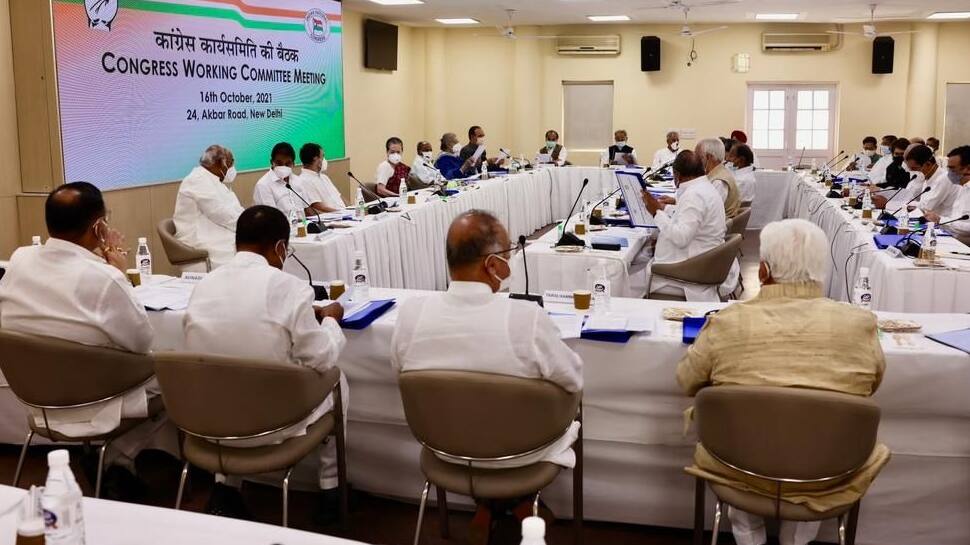 CWC બેઠકમાં સોનિયા ગાંધીની સલાહ, 'હું છું ફુલટાઈમ અધ્યક્ષ, મીડિયા દ્વારા ના કરો વાત' CWC બેઠકમાં સોનિયા ગાંધીની સલાહ, 'હું છું ફુલટાઈમ અધ્યક્ષ, મીડિયા દ્વારા ના કરો વાત'