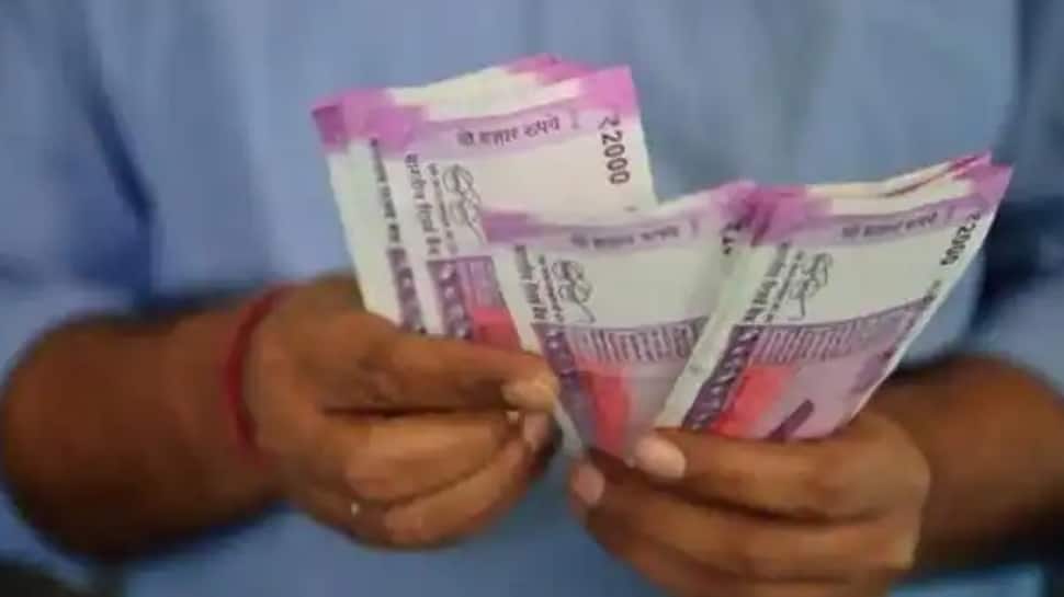 SIP Calculator: 15 વર્ષમાં 5 કરોડ રૂપિયાની વ્યવસ્થા, રોકાણની આ છે જબરદસ્ત રીત SIP Calculator: 15 વર્ષમાં 5 કરોડ રૂપિયાની વ્યવસ્થા, રોકાણની આ છે જબરદસ્ત રીત