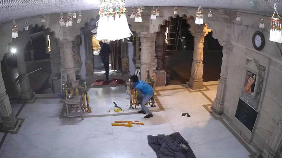 AHMEDABAD: દાહોદથી આવીને મોટેભાગે મંદિરોને જ ટાર્ગેટ કરતી ગેંગને ઝડપી લેવાઇ AHMEDABAD: દાહોદથી આવીને મોટેભાગે મંદિરોને જ ટાર્ગેટ કરતી ગેંગને ઝડપી લેવાઇ