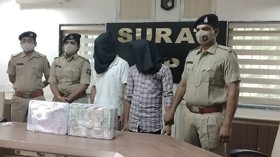 Surat: ગર્લફ્રેન્ડ સાથે લગ્ન કરવા માટે બિલ્ડરની ઓફિસમાંથી 90 લાખની ચોરી કરી, MPથી બે આરોપી ઝડપાયા Surat: ગર્લફ્રેન્ડ સાથે લગ્ન કરવા માટે બિલ્ડરની ઓફિસમાંથી 90 લાખની ચોરી કરી, MPથી બે આરોપી ઝડપાયા