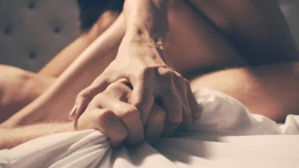 SEX નો આનંદ બમણો કરવો હોય તો પીવો આ ફ્રૂટ જ્યૂસ, લાઇફ પાર્ટનર કહેશે અબ બસ!!! SEX નો આનંદ બમણો કરવો હોય તો પીવો આ ફ્રૂટ જ્યૂસ, લાઇફ પાર્ટનર કહેશે અબ બસ!!!