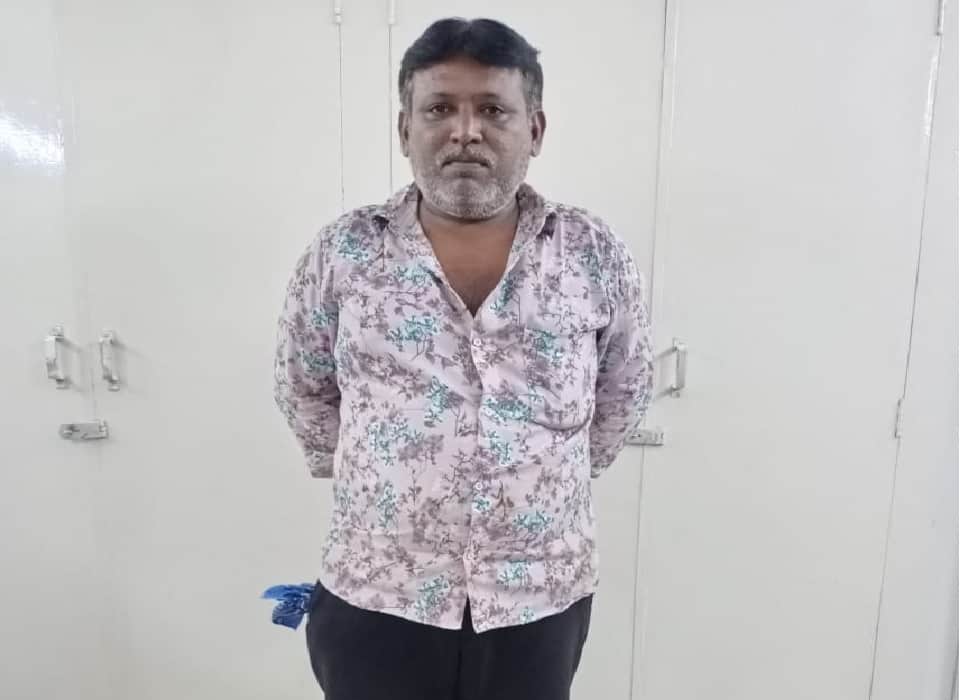 જેલમાં કેદીને પાન-મસાલા પહોંચાડવા માટે માંગી 5 હજારની લાંચ, ACBએ વચેટીયાને ઝડપ્યો જેલમાં કેદીને પાન-મસાલા પહોંચાડવા માટે માંગી 5 હજારની લાંચ, ACBએ વચેટીયાને ઝડપ્યો