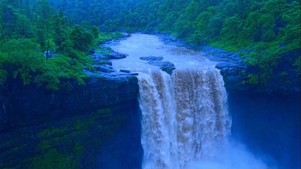 પ્રવાસન ઉદ્યોગ પાટે ચઢ્યો, ગુજરાતીઓએ કોરોનાને કારણે નજીકના સ્થળોએ ફરવા જવાનું મન બનાવ્યું પ્રવાસન ઉદ્યોગ પાટે ચઢ્યો, ગુજરાતીઓએ કોરોનાને કારણે નજીકના સ્થળોએ ફરવા જવાનું મન બનાવ્યું