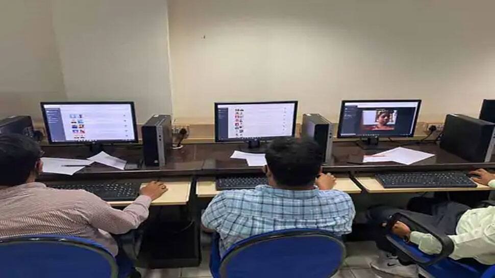 સુરત : ઓનલાઈન પરીક્ષામાં 25 વિદ્યાર્થીઓ ચોરી કરતા પકડાયા, યુનિવર્સિટીએ આપ્યા 0 માર્ક સુરત : ઓનલાઈન પરીક્ષામાં 25 વિદ્યાર્થીઓ ચોરી કરતા પકડાયા, યુનિવર્સિટીએ આપ્યા 0 માર્ક
