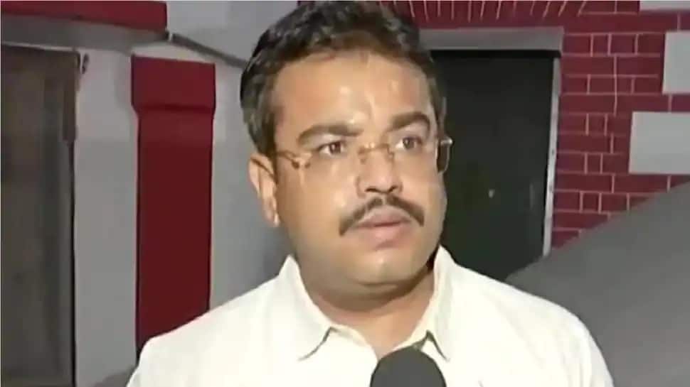 Lakhimpur Violence: મુખ્ય આરોપી આશીષ મિશ્રાને થયો ડેન્ગ્યુ, જેલથી હોસ્પિટલમાં કરાયો શિફ્ટ Lakhimpur Violence: મુખ્ય આરોપી આશીષ મિશ્રાને થયો ડેન્ગ્યુ, જેલથી હોસ્પિટલમાં કરાયો શિફ્ટ