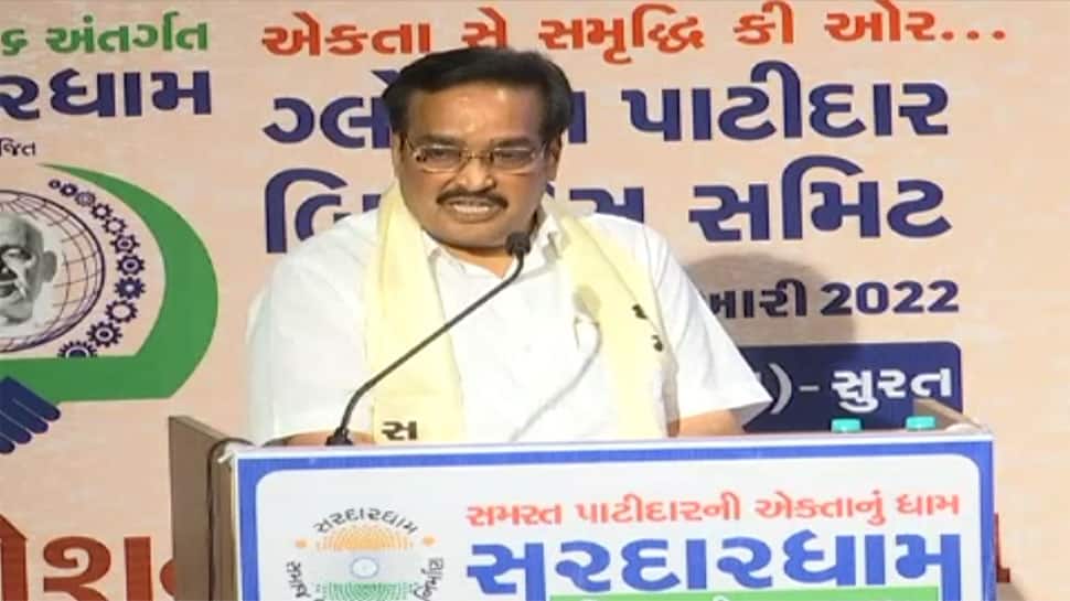 પાટીલે વડોદરાના મેયરને જાહેરમાં ચોખ્ખુ સંભળાવી દીધું કે, ‘હવે મીટિંગ બંધ કરો અને નિર્ણયો લો...’ પાટીલે વડોદરાના મેયરને જાહેરમાં ચોખ્ખુ સંભળાવી દીધું કે, ‘હવે મીટિંગ બંધ કરો અને નિર્ણયો લો...’