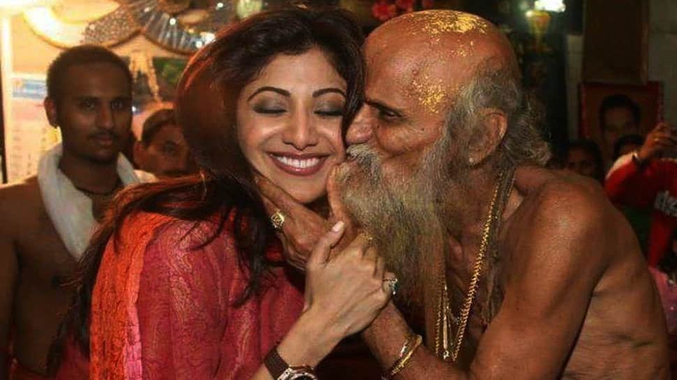 Shilpa Shetty ને ફરી એક બાવો કરી ગયો Kiss! આ શું થવા બેઠું છે? આ પહેલાં એક ભુરિયો લઈ ગયો હતો મજા! Shilpa Shetty ને ફરી એક બાવો કરી ગયો Kiss! આ શું થવા બેઠું છે? આ પહેલાં એક ભુરિયો લઈ ગયો હતો મજા!
